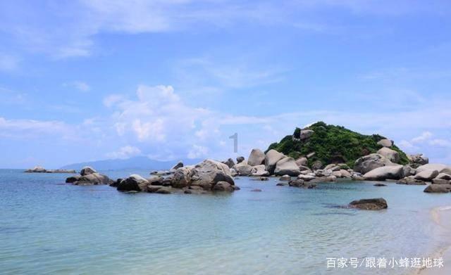 2020年，小区保安陪晕倒老人就医，却遭其家属恩将仇报：索赔49万