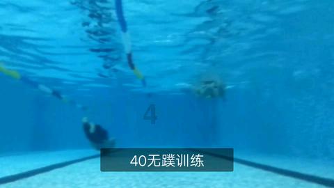 豆娃踢足球