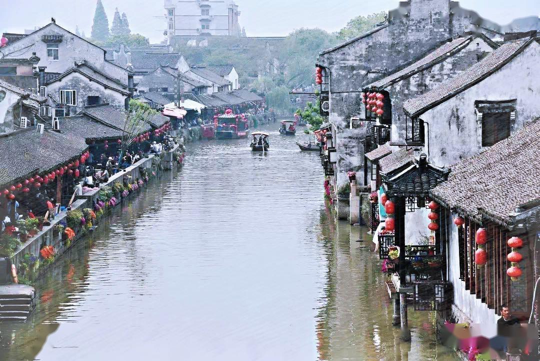 救援矮小的女孩