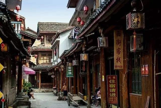 南明区小车河街道古楼社区开展“送温暖 献爱心”春节慰问活动